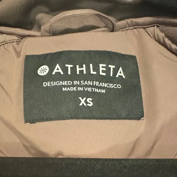 Athleta Women's Purple Hooded Puffer Inlet Jacket - Picture 3 of 7